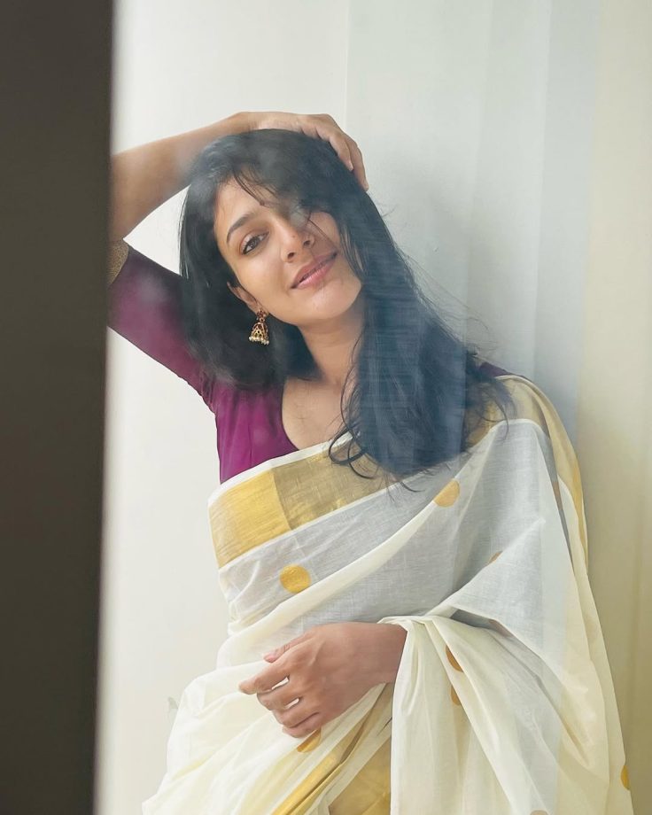 Kasavu Saree Onam Looks 2026: Raashii Khanna, Rajisha Vijayan and Anarkali Nazar 1