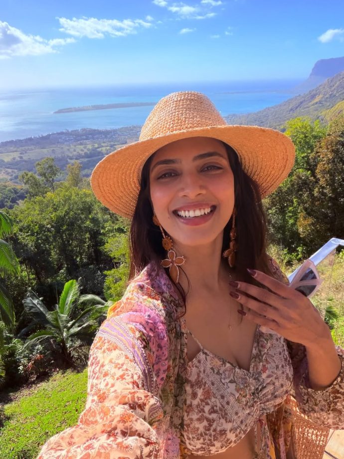 Malavika Mohanan Travel Diaries: Yummy Food, Stunning Views and Chic Mauritius Style 1