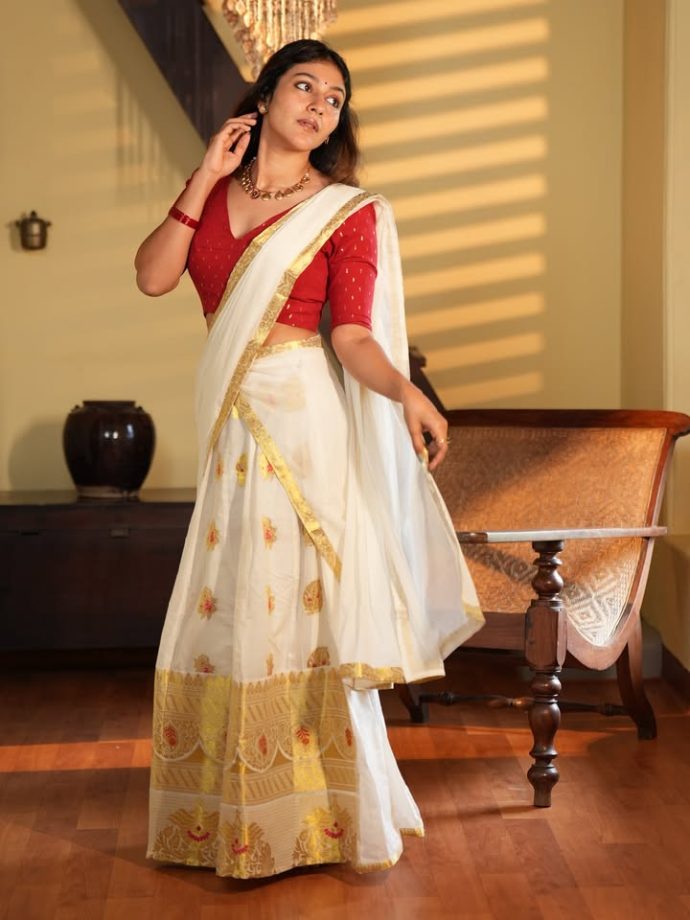 Mollywood Actress Anarkali Nazar Kasavu Lehenga Half Saree Look for Onam 2026 1