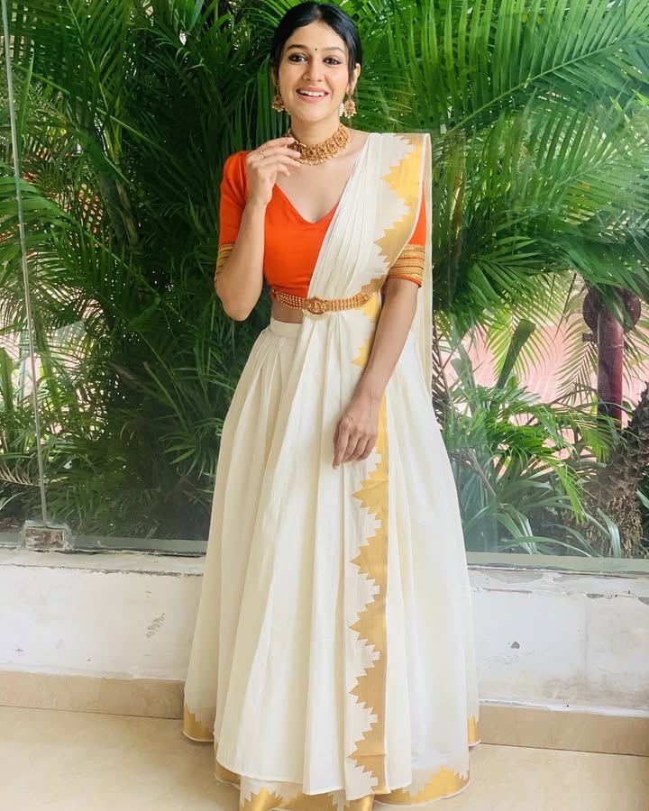 Mollywood Actress Anarkali Nazar Kasavu Lehenga Half Saree Look for Onam 2026 1