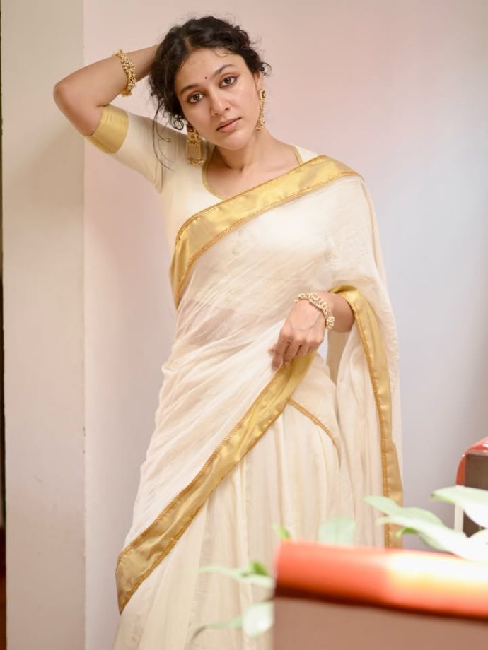 Mollywood Actress Anarkali Nazar Kasavu Lehenga Half Saree Look for Onam 2026 1