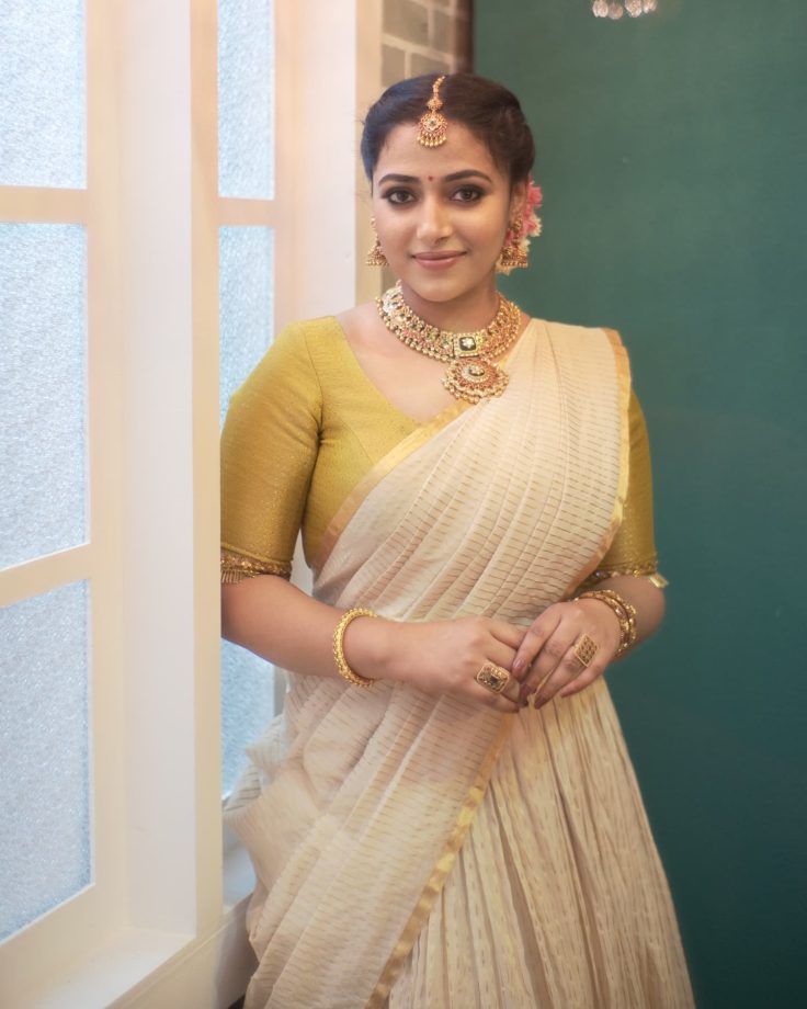 Mollywood Actresses' Kasavu Half Saree Looks Bring Timeless Onam Fashion Inspiration 1