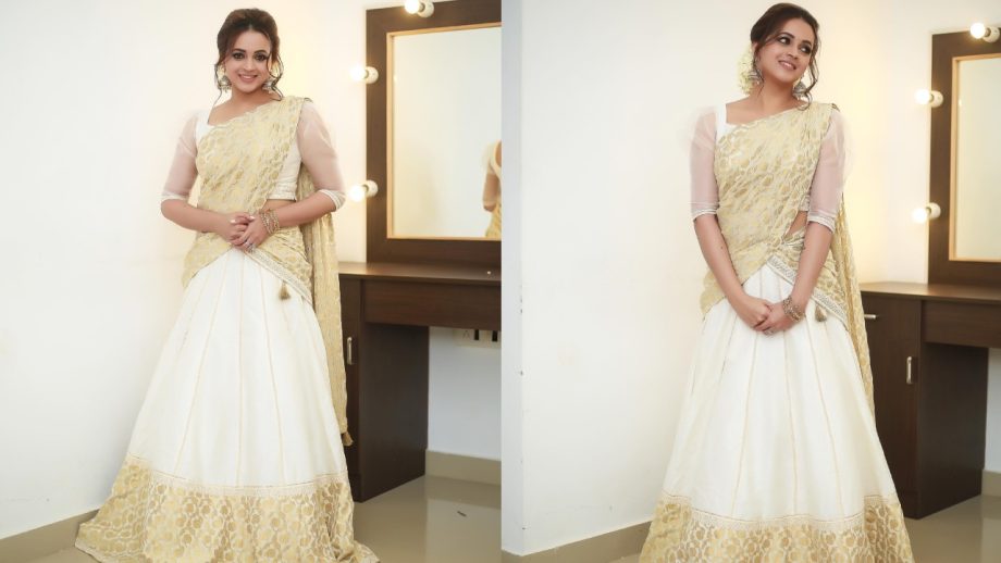 Mollywood Actresses' Kasavu Half Saree Looks Bring Timeless Onam Fashion Inspiration 1