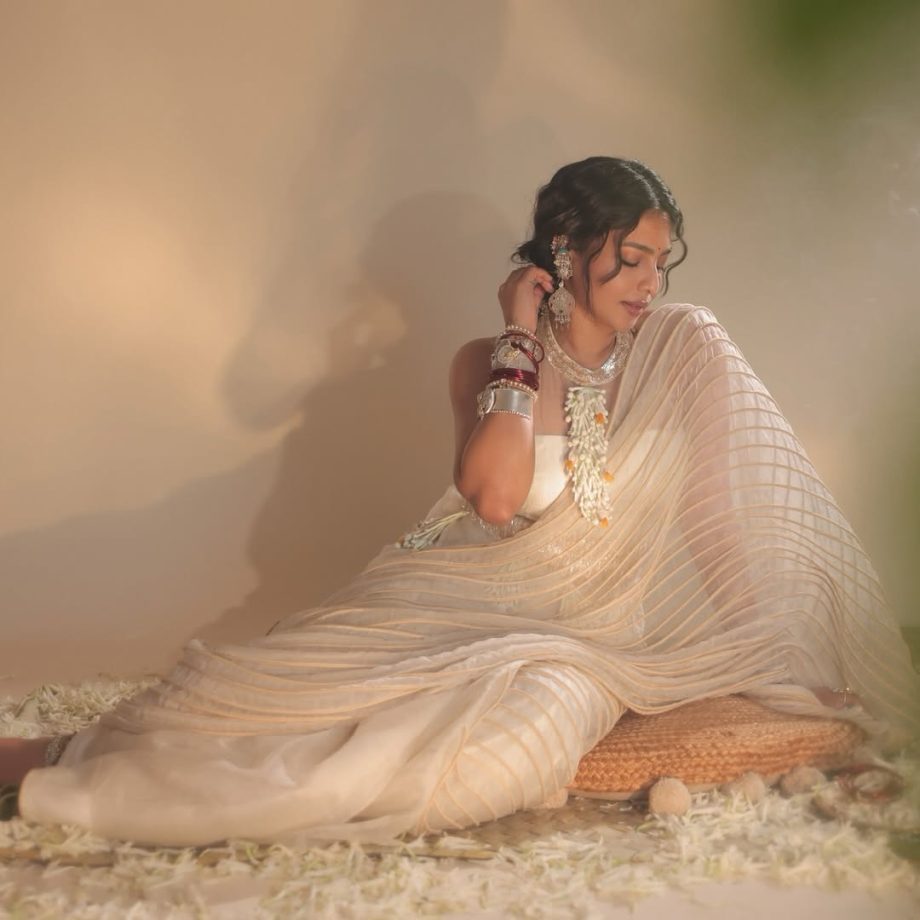 Raashii Khanna, Nivetha Thomas, Aishwarya Lekshmi Serve White Saree for Onam Fashion Inspiration 1