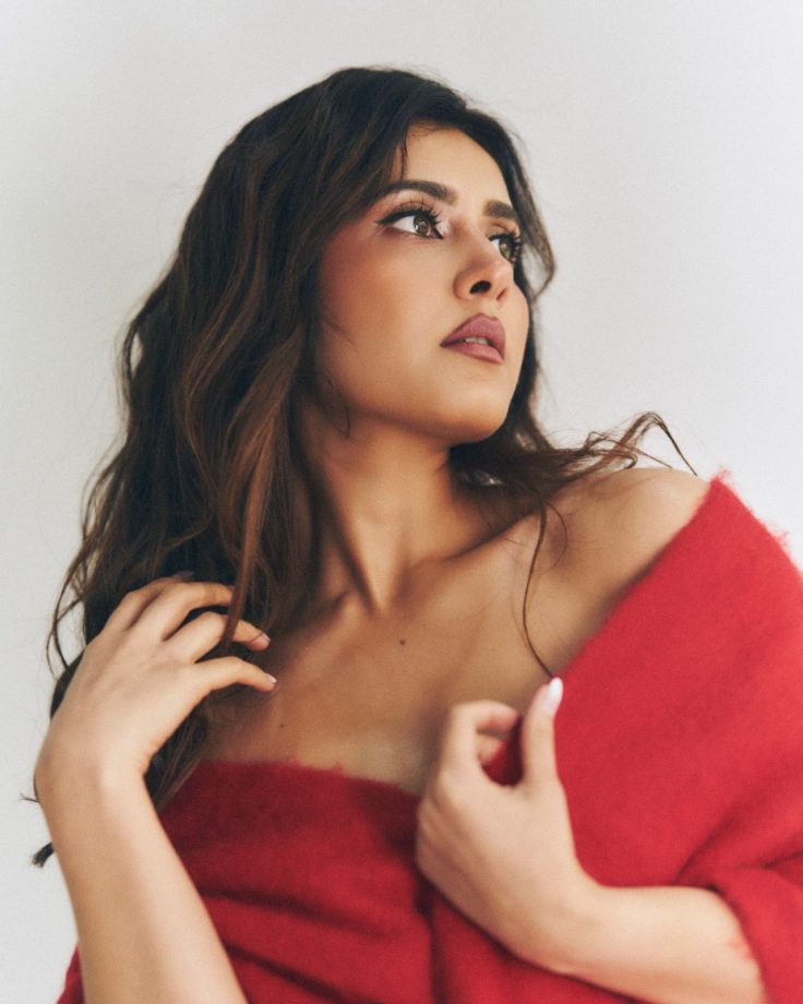 Raashii Khanna Red Shawl Checked Skirt Look Defines Effortless Winter Fashion 1