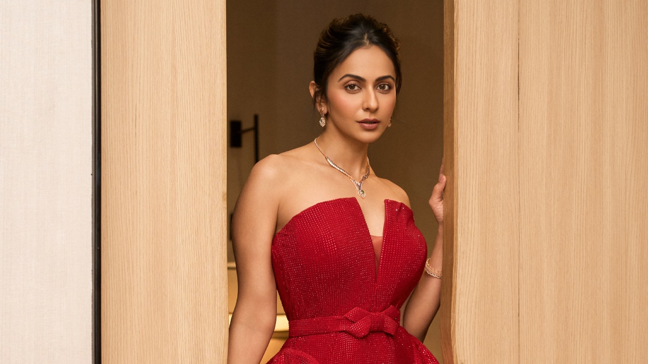Rakul Preet Singh Exudes Hollywood Glamour Red Strapless Gown, Highlighted Hair 1