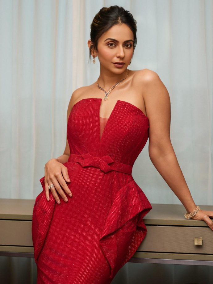 Rakul Preet Singh Exudes Hollywood Glamour Red Strapless Gown, Highlighted Hair 1