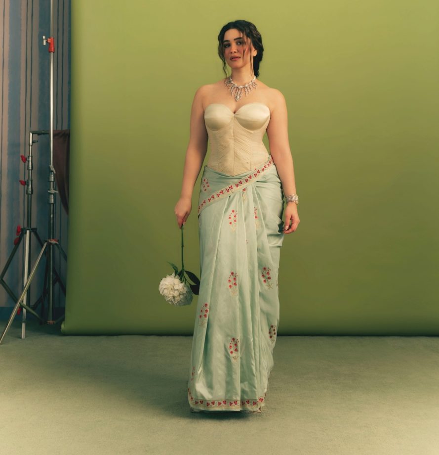 Sara Tendulkar Reinvents Corset Saree Look 1