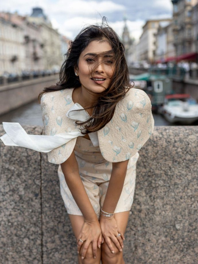 Shriya Saran’s Russian Summer Style Brings Easy Vacation Fashion 1