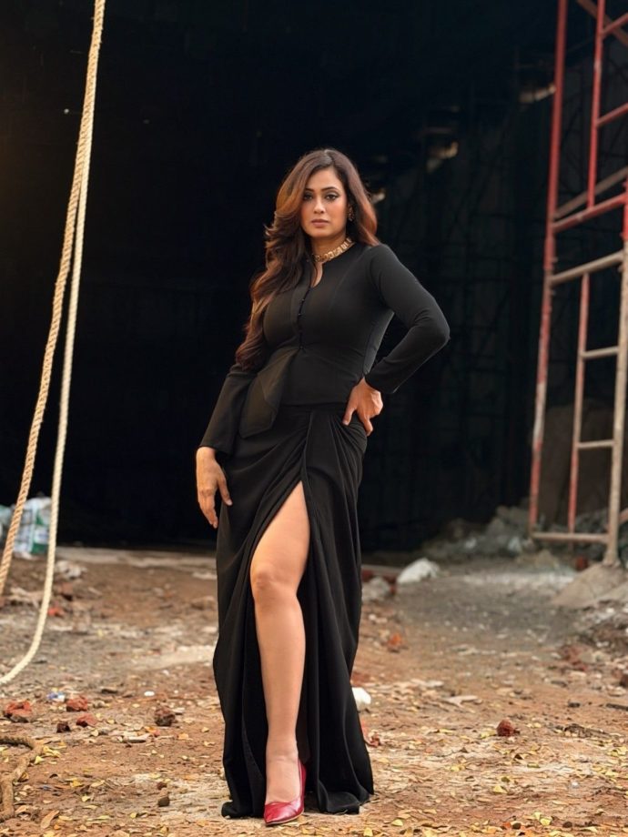 Shweta Tiwari Sleek Black Gown Makes Bold Statement 1