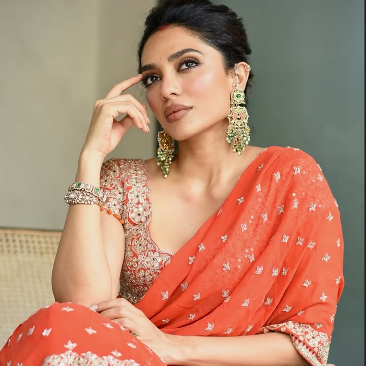 Sobhita Dhulipala In Rs 2.15 Lakh Arpita Mehta Sindoori Rose Gold Tiered Sari Set 1