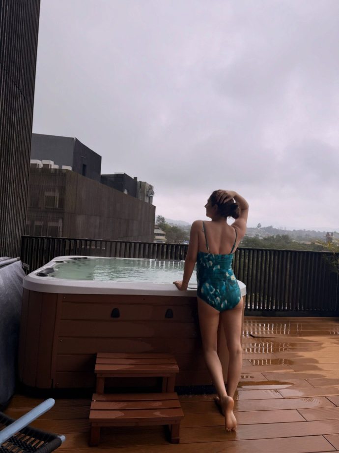 TV Actress Disha Parmar's Hottest Poolside Look 1