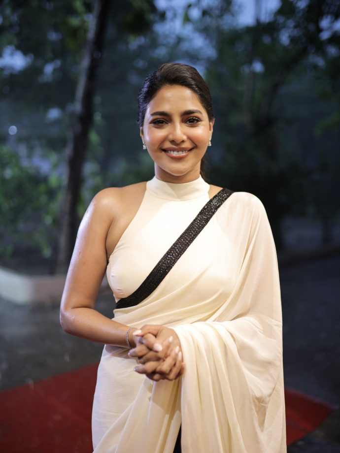 Aiswarya Lakshmi Stuns In White Saree With Chic Ethnic Look 1