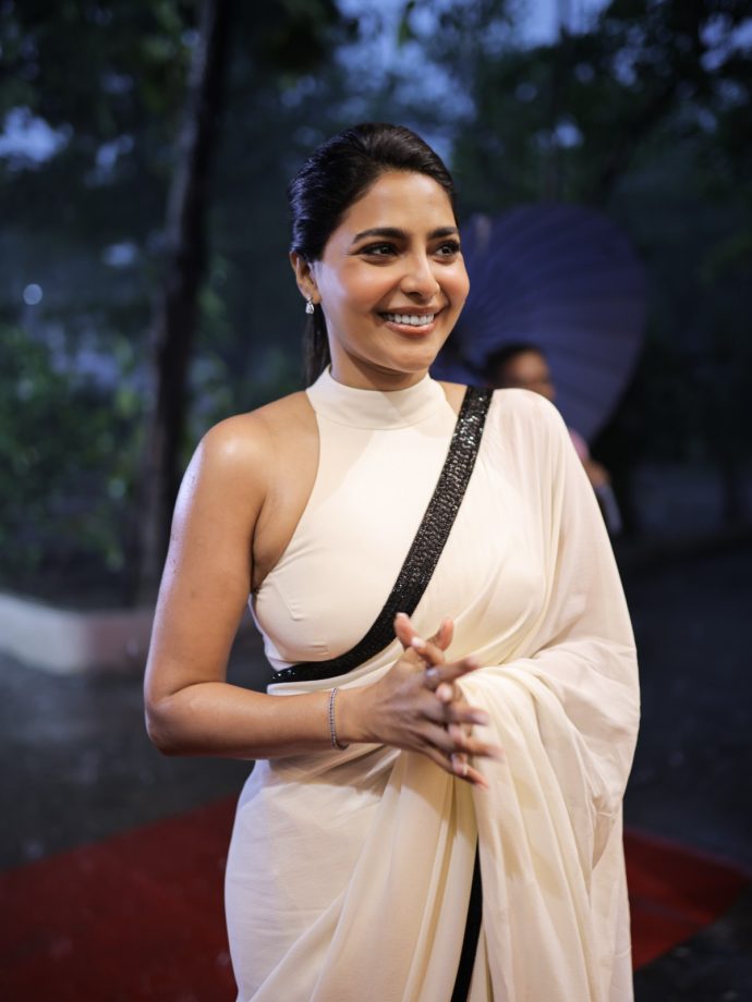 Aiswarya Lakshmi Stuns In White Saree With Chic Ethnic Look 1