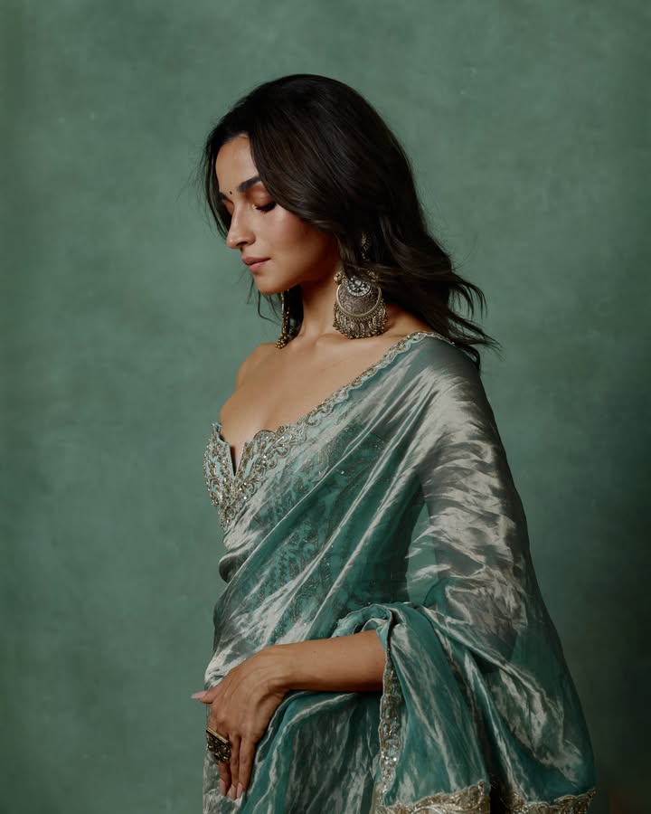 Alia Bhatt Ganpati Look: Sea-Foam Green By Masaba 1
