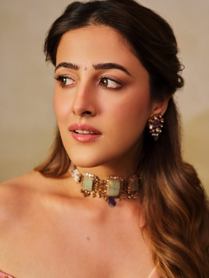 Ananya Panday, Kriti Sanon, Nupur Sanon Bandhani Sarees: 3 Festive Looks 1