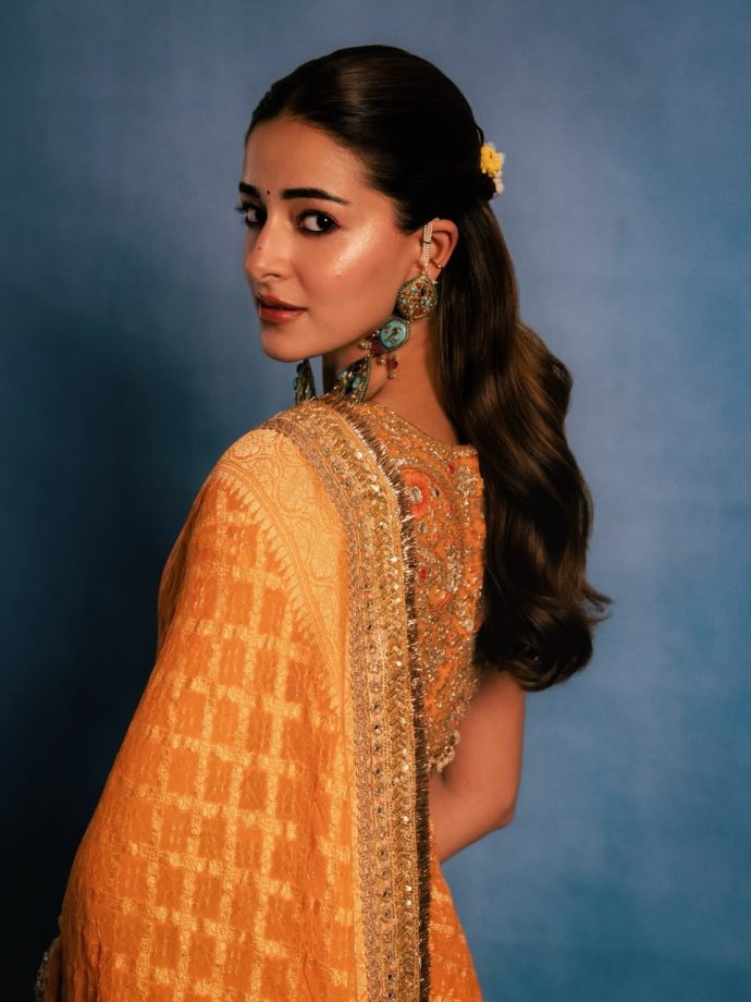 Ananya Panday, Kriti Sanon, Nupur Sanon Bandhani Sarees: 3 Festive Looks 1