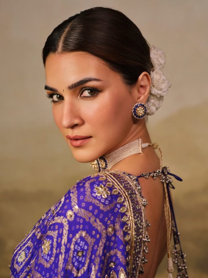 Ananya Panday, Kriti Sanon, Nupur Sanon Bandhani Sarees: 3 Festive Looks 1
