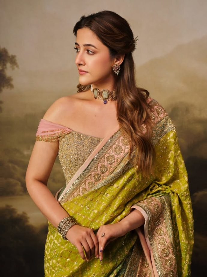 Ananya Panday, Kriti Sanon, Nupur Sanon Bandhani Sarees: 3 Festive Looks 1