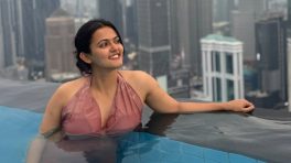 Aparna Das’s Peach Halter-Neck Look With New York City Skyline