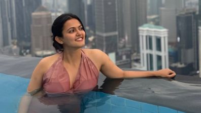 Aparna Das’s Peach Halter-Neck Look With New York City Skyline