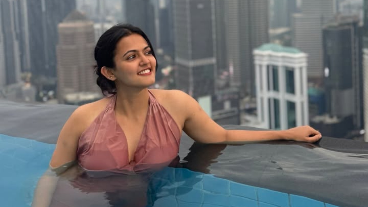 Aparna Das’s Peach Halter-Neck Look With New York City Skyline 1
