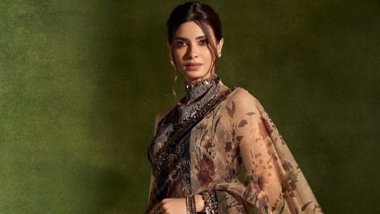 Diana Penty’s Floral Saree Look With Chic Halterneck Blouse Design 1