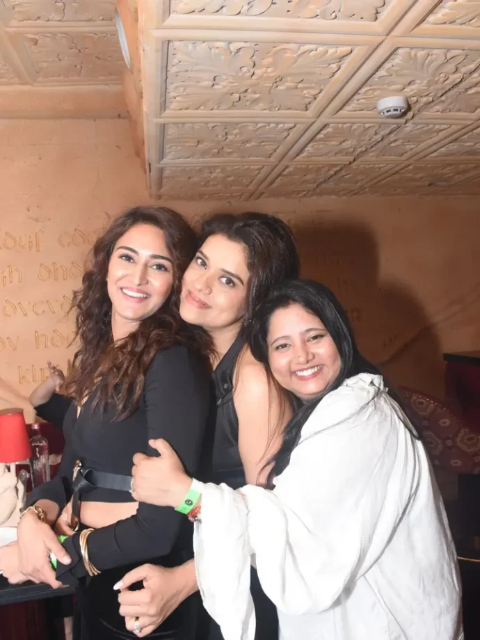 Erica Fernandes Marks 8 Years Of Kasautii Zindagii Kay 2, Celebrates Unbreakable Bond With Co-Stars 1