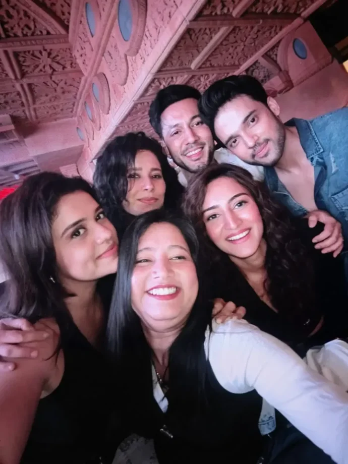 Erica Fernandes Marks 8 Years Of Kasautii Zindagii Kay 2, Celebrates Unbreakable Bond With Co-Stars 1
