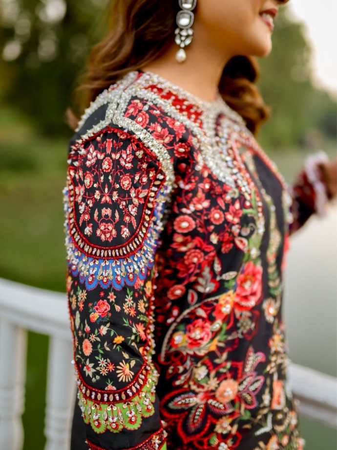 Hina Khan’s Luxury Velvet Kurta Set By Huda Waqas 1