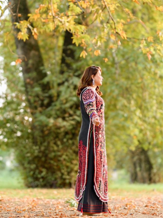 Hina Khan’s Luxury Velvet Kurta Set By Huda Waqas 1