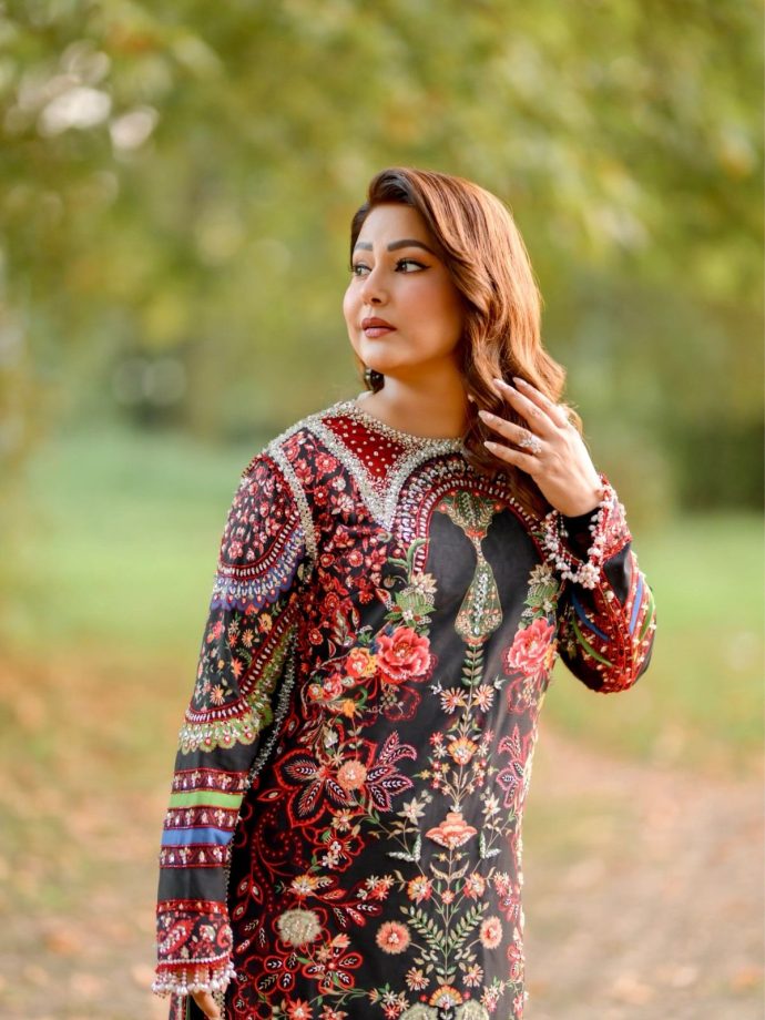 Hina Khan’s Luxury Velvet Kurta Set By Huda Waqas 1