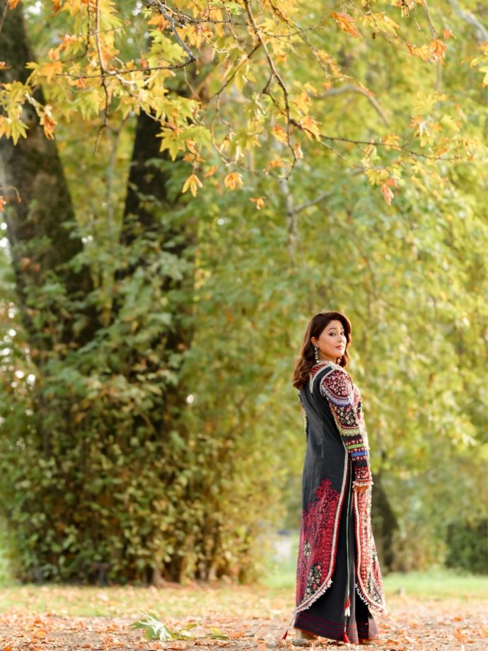 Hina Khan’s Luxury Velvet Kurta Set By Huda Waqas 1