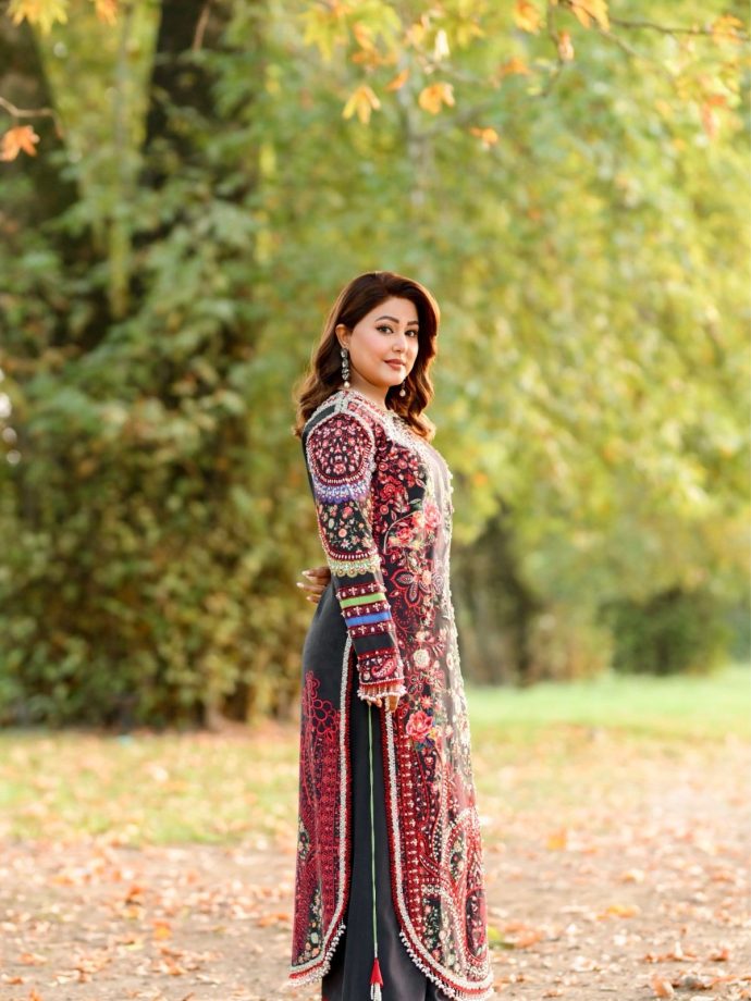 Hina Khan’s Luxury Velvet Kurta Set By Huda Waqas 1