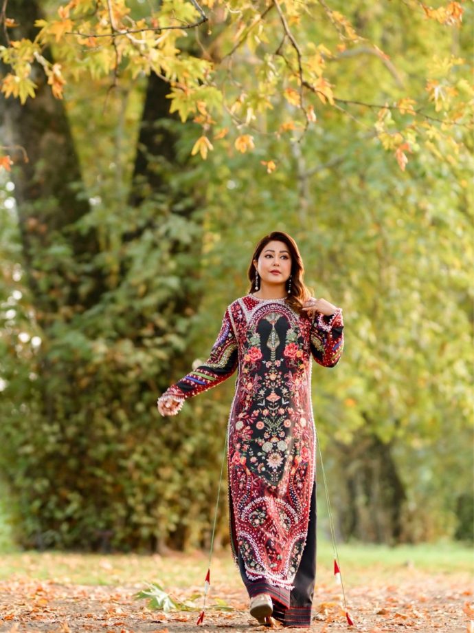 Hina Khan’s Luxury Velvet Kurta Set By Huda Waqas 1