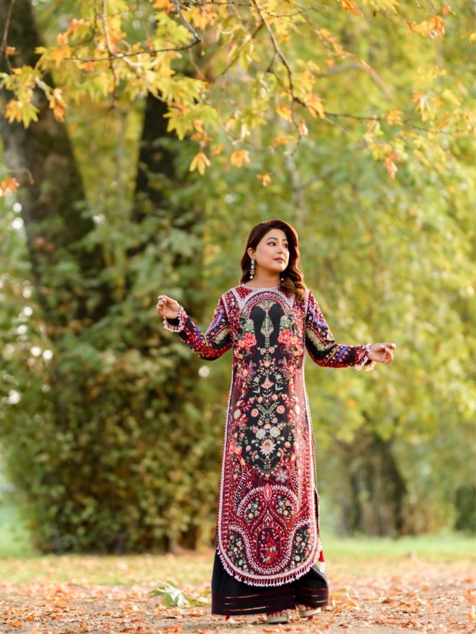 Hina Khan’s Luxury Velvet Kurta Set By Huda Waqas 1