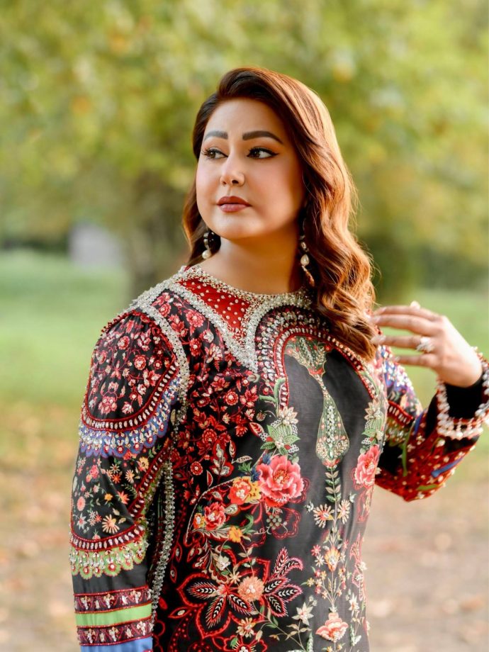 Hina Khan’s Luxury Velvet Kurta Set By Huda Waqas 1