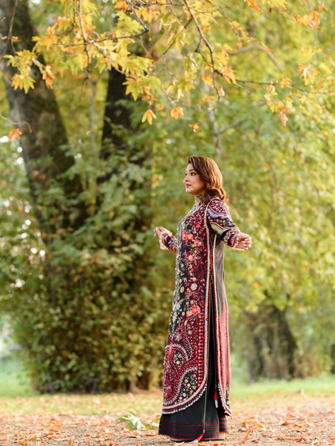 Hina Khan’s Luxury Velvet Kurta Set By Huda Waqas 1