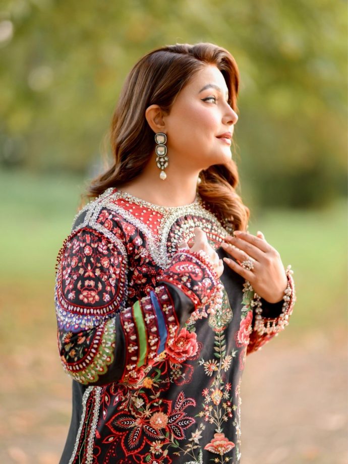 Hina Khan’s Luxury Velvet Kurta Set By Huda Waqas 1
