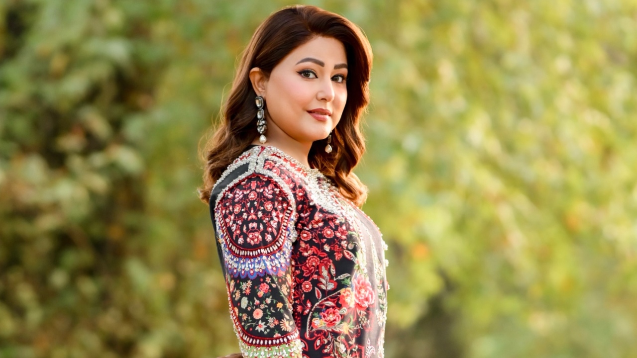 Hina Khan’s Luxury Velvet Kurta Set By Huda Waqas 1