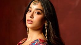 Janhvi Kapoor Ganpati Look: Pink Floral Saree Glam