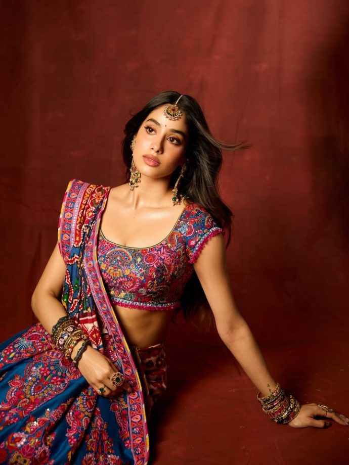 Janhvi Kapoor Ganpati Look: Pink Floral Saree Glam 1