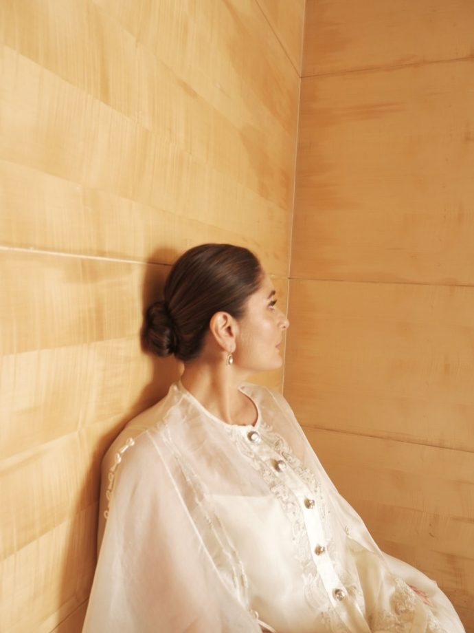 Kareena Kapoor Khan White Look: Elegant Minimal Style For Daayra Launch 1