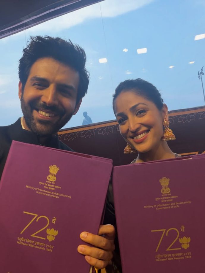 Kartik Aaryan Bows Before Lalbaugcha Raja, Seeks Blessings With His 1st National Film Award: See Pics 1