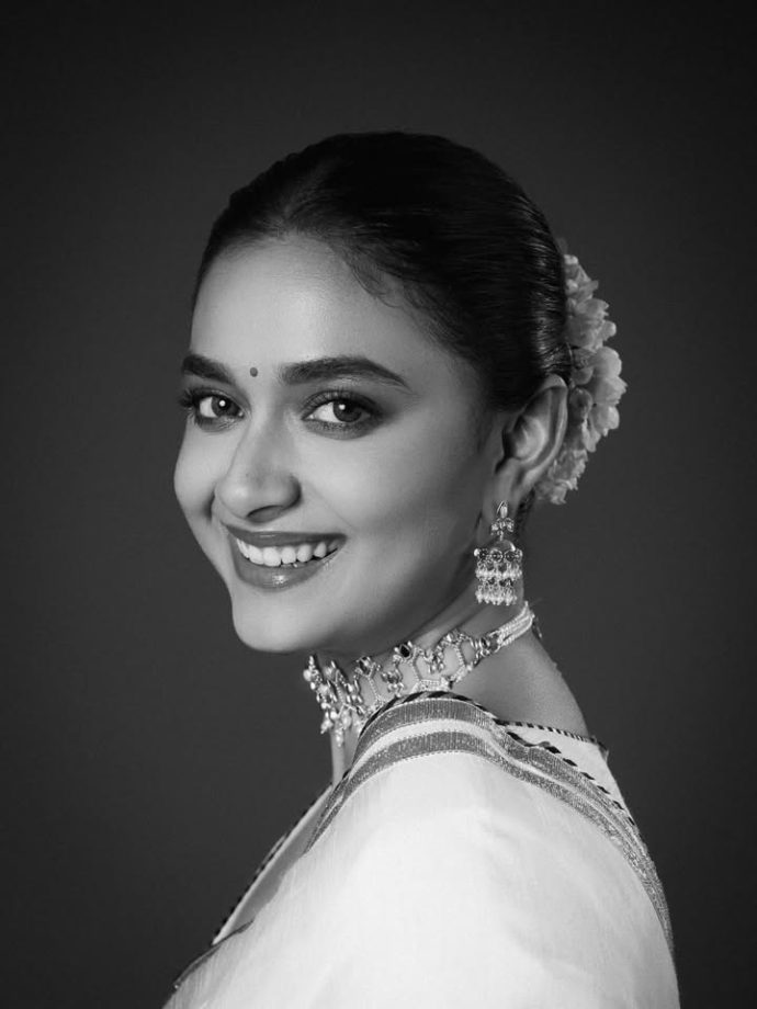 Keerthy Suresh Looks Like A Dream In This White Saree With Golden Royal Detailing 1