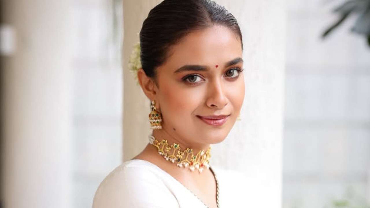 Keerthy Suresh Looks Like A Dream In This White Saree With Golden Royal Detailing 1