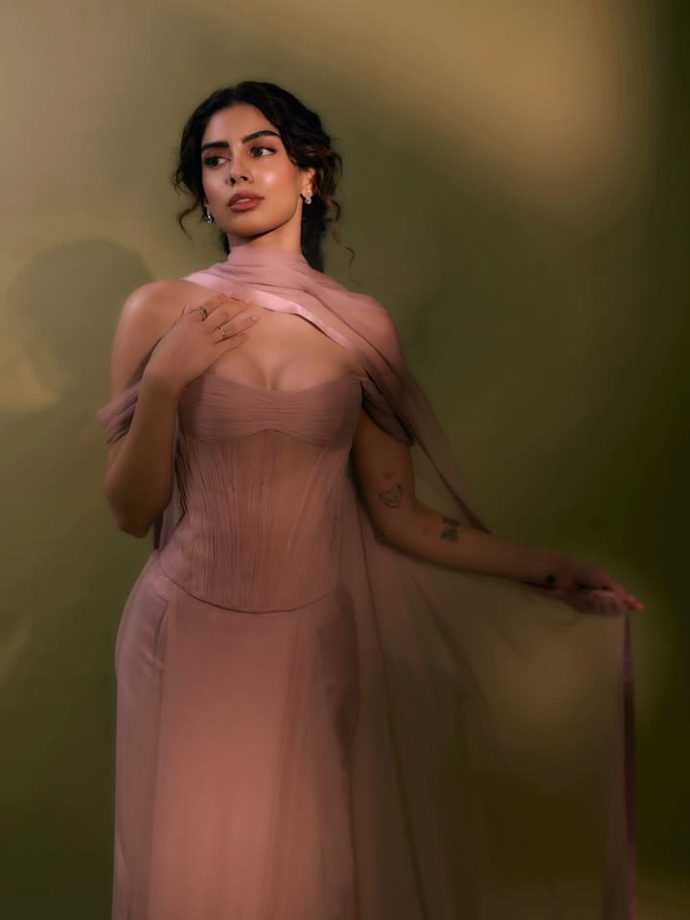 Khushi Kapoor Brings Soft-Girl Glam To Life In Gorgeous Lilac Look 1