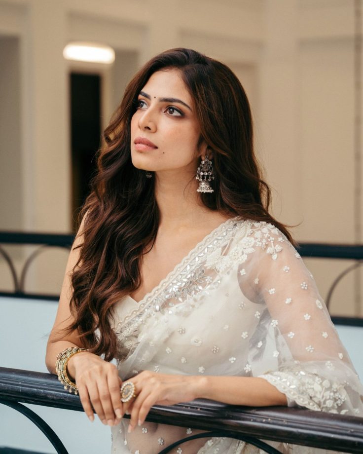Malavika Mohanan’s Ivory Saree And Strappy Blouse Create A Picture-Perfect Ethnic Look 1