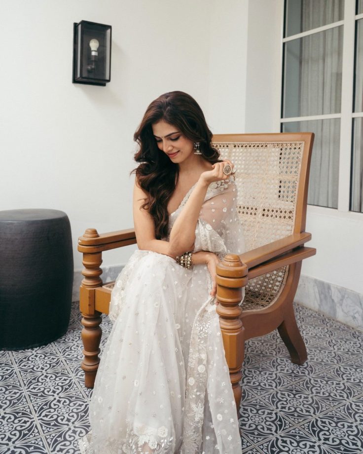 Malavika Mohanan’s Ivory Saree And Strappy Blouse Create A Picture-Perfect Ethnic Look 1