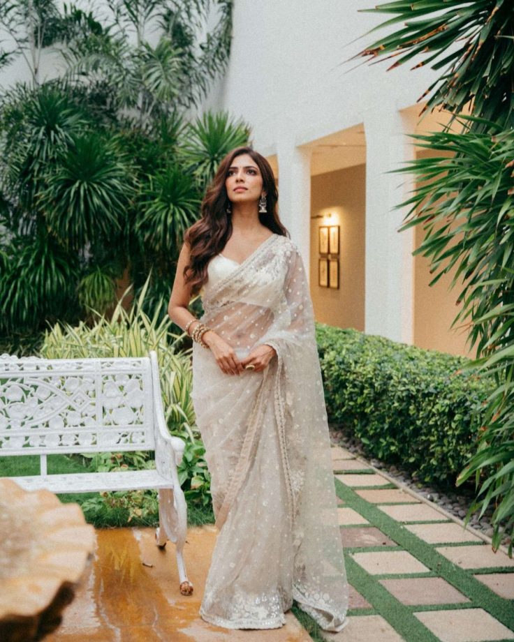 Malavika Mohanan’s Ivory Saree And Strappy Blouse Create A Picture-Perfect Ethnic Look 1